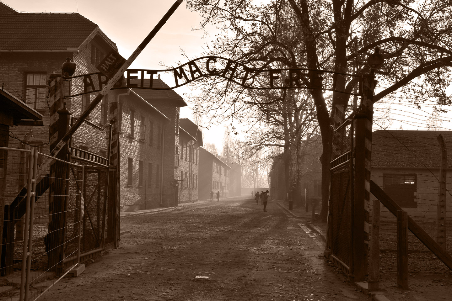 Entrada principal del campo de concentración de Auschwitz-Birkenau.